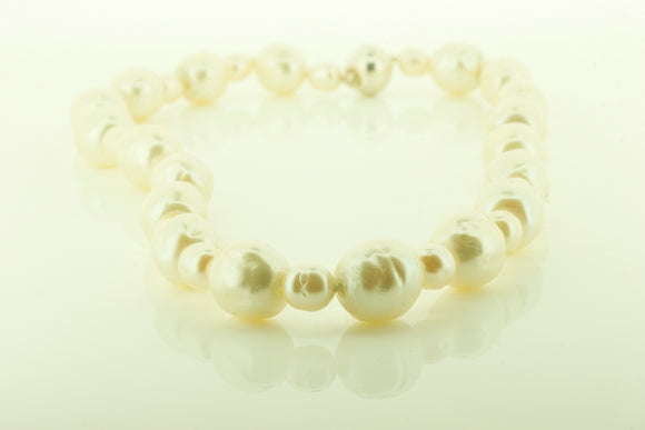 Baroque Faux Pearl Necklace